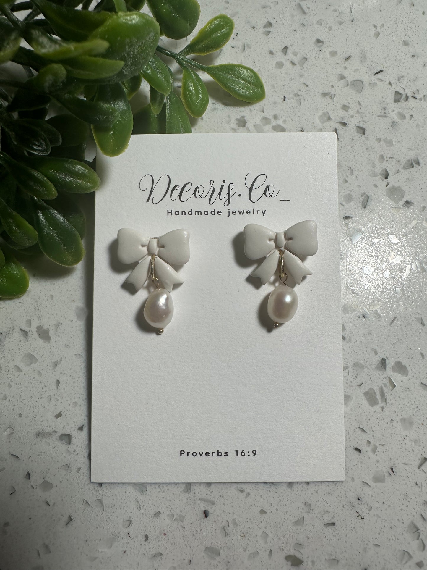 Fresh water pearl/white bow